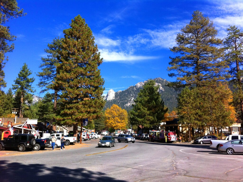 IdyllwildMain - small Town in California.jpg